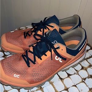 Womens ON CLOUDSURFER 3 size 11.EUC.  Only worn a handful of times.